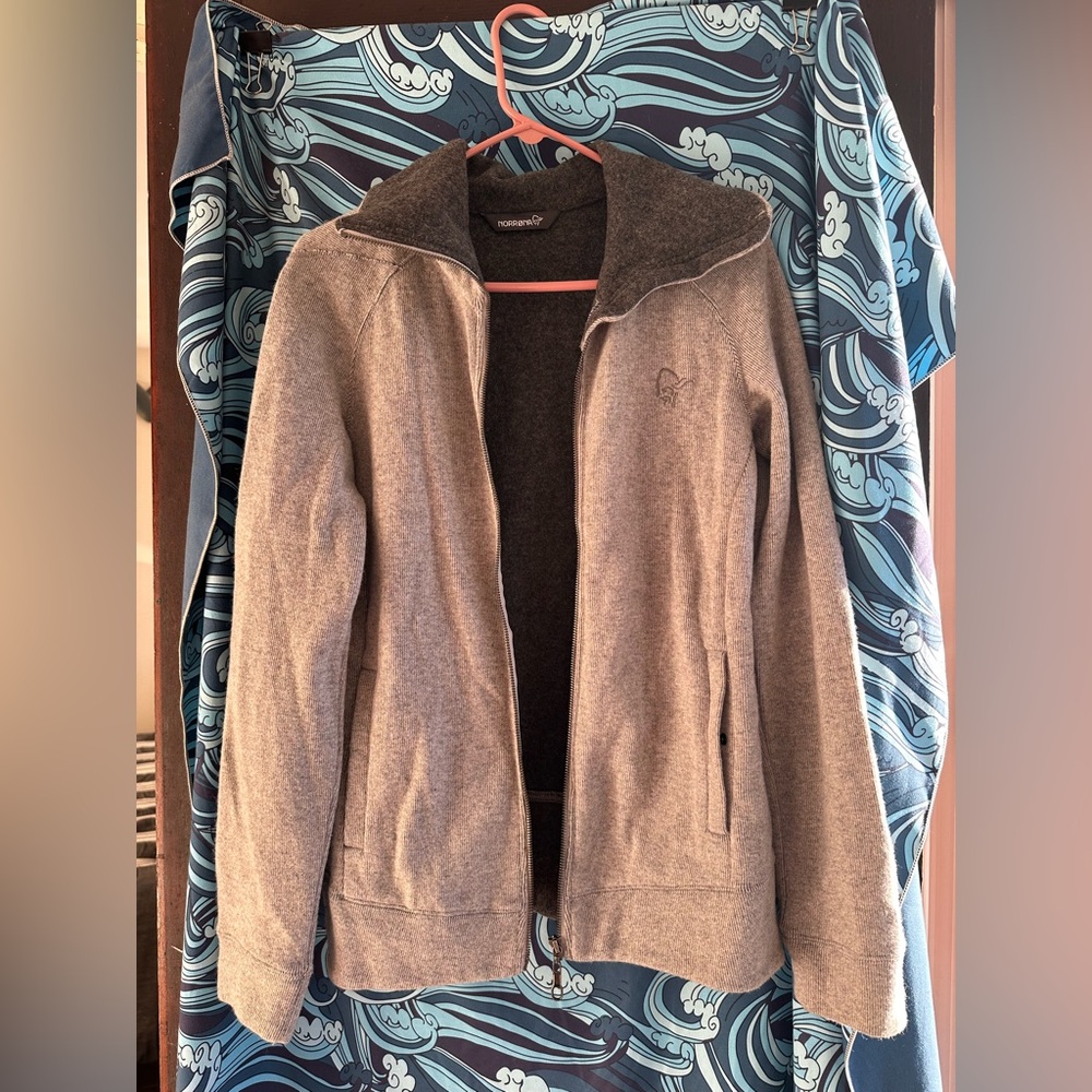 Norrona Women’s zip up wool cardigan. Size large